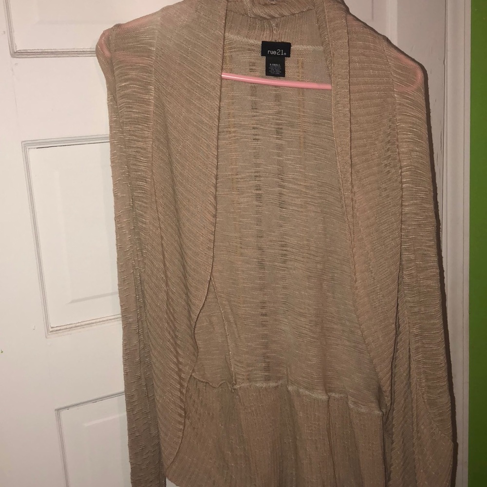 Clothing - Picture 4 of 7